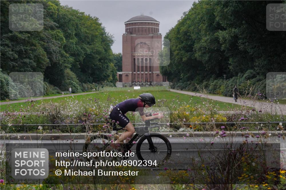 14.09.2025 - Stadtparktriathlon Michael Burmester http://msf.ph/oto/8902394 14.09.2025 09:35:55 Radfahren 392, 406, 460, 462, 466, 478, 505 meine-sportfotos.de