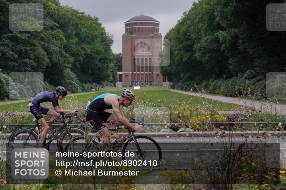 14.09.2025 - Stadtparktriathlon Michael Burmester http://msf.ph/oto/8902410 14.09.2025 09:36:47 Radfahren 418, 437 meine-sportfotos.de