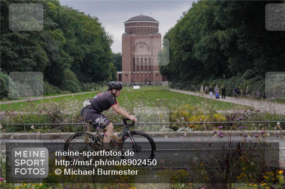 14.09.2025 - Stadtparktriathlon Michael Burmester http://msf.ph/oto/8902450 14.09.2025 09:39:58 Radfahren 387 meine-sportfotos.de
