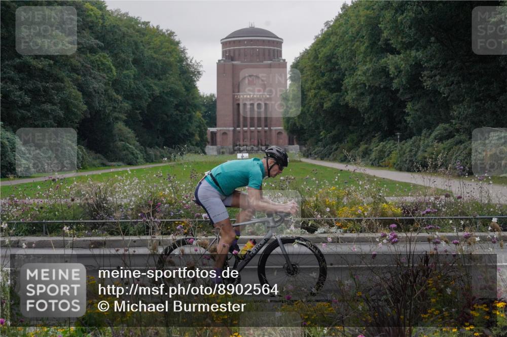 14.09.2025 - Stadtparktriathlon Michael Burmester http://msf.ph/oto/8902564 14.09.2025 09:46:18 Radfahren 574 meine-sportfotos.de