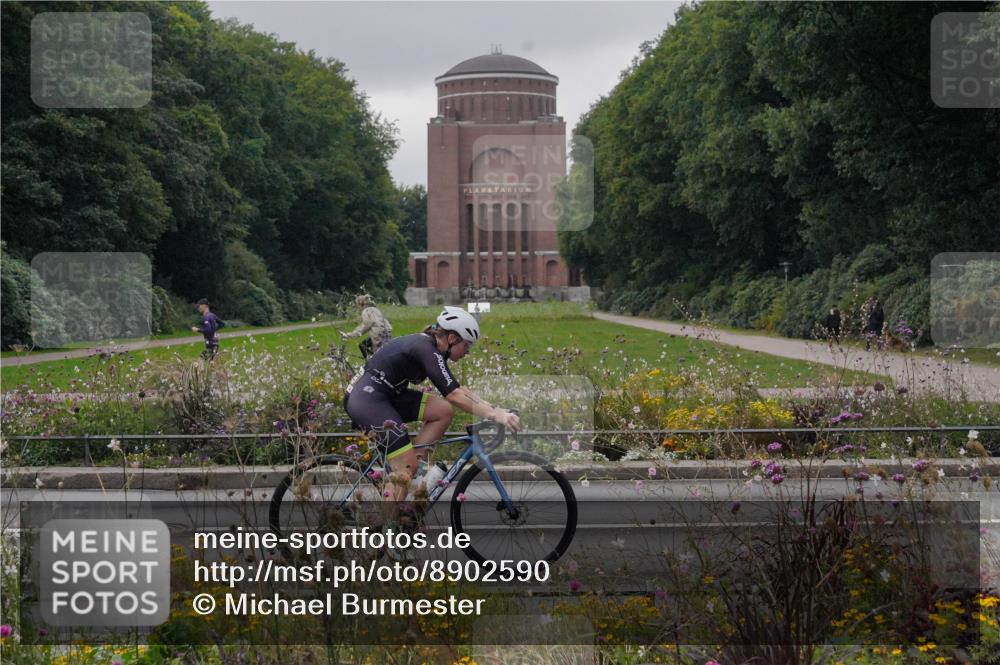 14.09.2025 - Stadtparktriathlon Michael Burmester http://msf.ph/oto/8902590 14.09.2025 09:47:34 Radfahren 443, 447, 475, 481, 495 meine-sportfotos.de