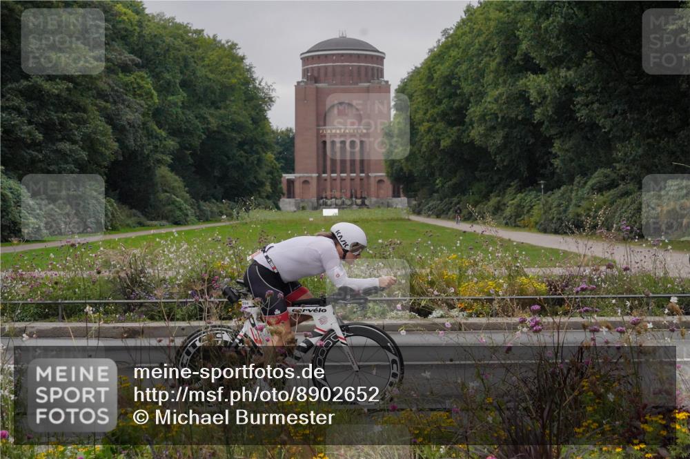14.09.2025 - Stadtparktriathlon Michael Burmester http://msf.ph/oto/8902652 14.09.2025 09:50:51 Radfahren 498, 563, 594, 604, 610 meine-sportfotos.de