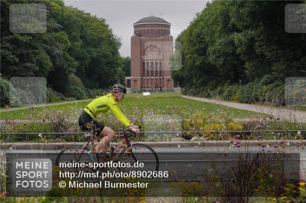 14.09.2025 - Stadtparktriathlon Michael Burmester http://msf.ph/oto/8902686 14.09.2025 09:52:13 Radfahren 456, 494 meine-sportfotos.de
