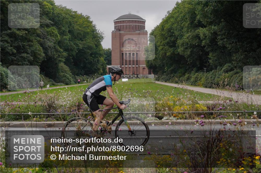 14.09.2025 - Stadtparktriathlon Michael Burmester http://msf.ph/oto/8902696 14.09.2025 09:52:32 Radfahren 448, 549, 608, 617 meine-sportfotos.de