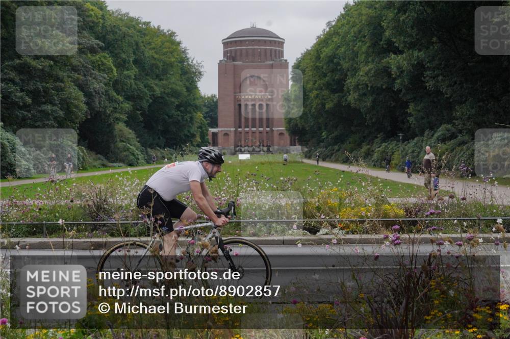 14.09.2025 - Stadtparktriathlon Michael Burmester http://msf.ph/oto/8902857 14.09.2025 09:59:27 Radfahren 558, 580, 584 meine-sportfotos.de