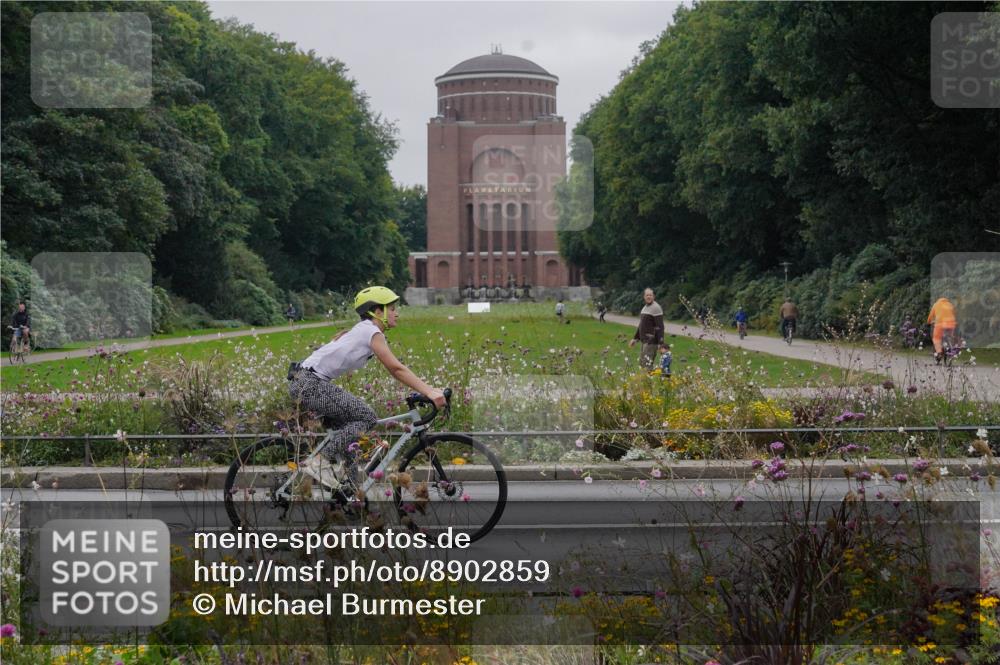 14.09.2025 - Stadtparktriathlon Michael Burmester http://msf.ph/oto/8902859 14.09.2025 09:59:30 Radfahren 558, 580, 584 meine-sportfotos.de