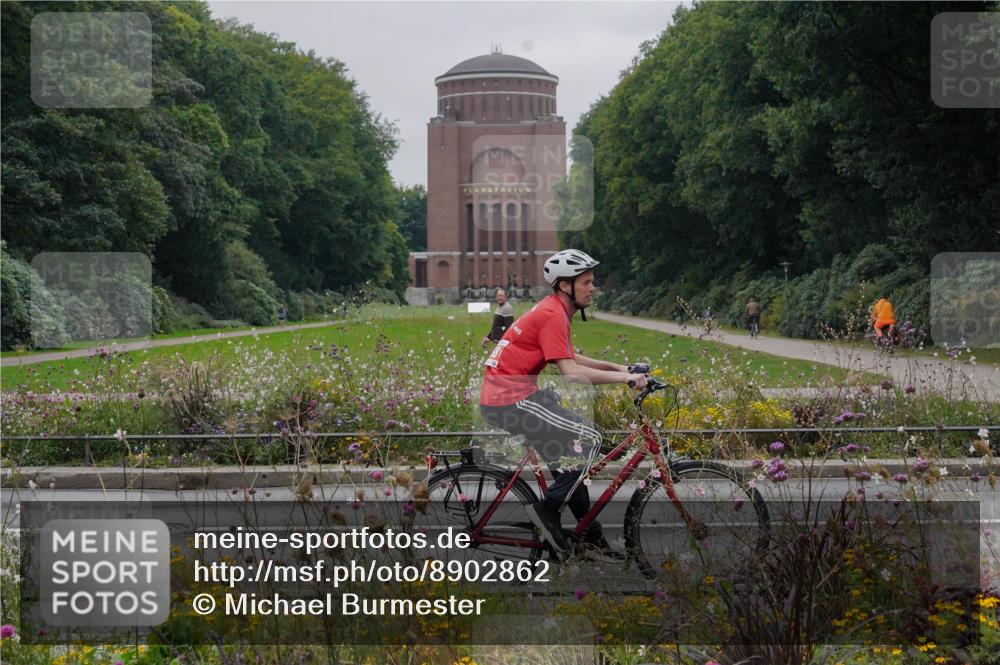 14.09.2025 - Stadtparktriathlon Michael Burmester http://msf.ph/oto/8902862 14.09.2025 09:59:33 Radfahren 518, 541, 558, 580 meine-sportfotos.de