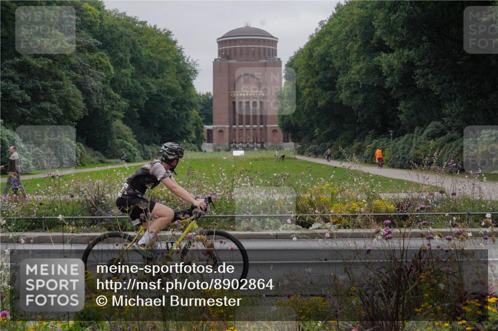 14.09.2025 - Stadtparktriathlon Michael Burmester http://msf.ph/oto/8902864 14.09.2025 09:59:40 Radfahren 518, 541 meine-sportfotos.de