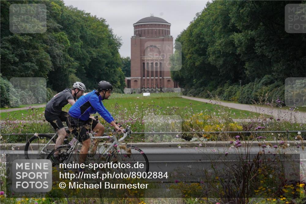 14.09.2025 - Stadtparktriathlon Michael Burmester http://msf.ph/oto/8902884 14.09.2025 10:00:54 Radfahren 512, 533, 548, 576, 583, 618 meine-sportfotos.de