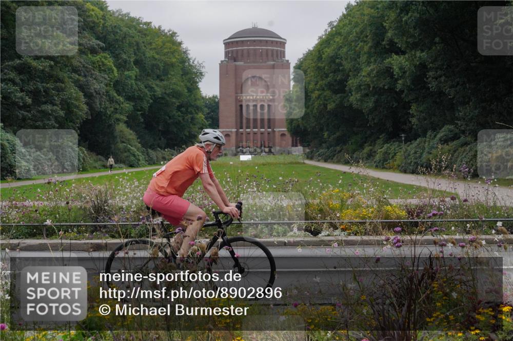14.09.2025 - Stadtparktriathlon Michael Burmester http://msf.ph/oto/8902896 14.09.2025 10:01:09 Radfahren 528, 550, 575, 606, 614, 616, 620 meine-sportfotos.de