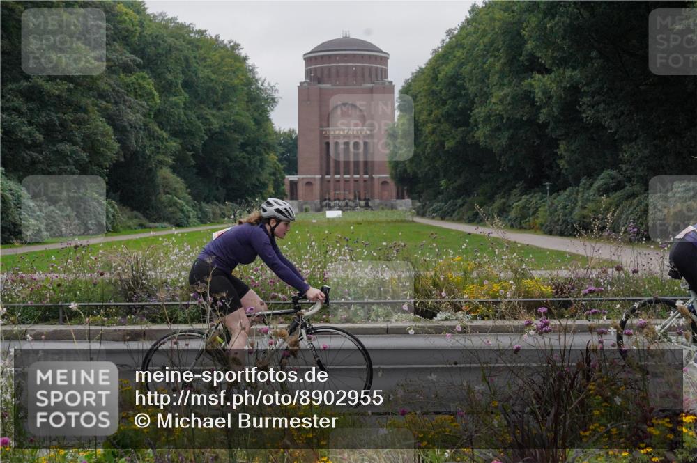14.09.2025 - Stadtparktriathlon Michael Burmester http://msf.ph/oto/8902955 14.09.2025 10:03:16 Radfahren 532, 564, 597 meine-sportfotos.de