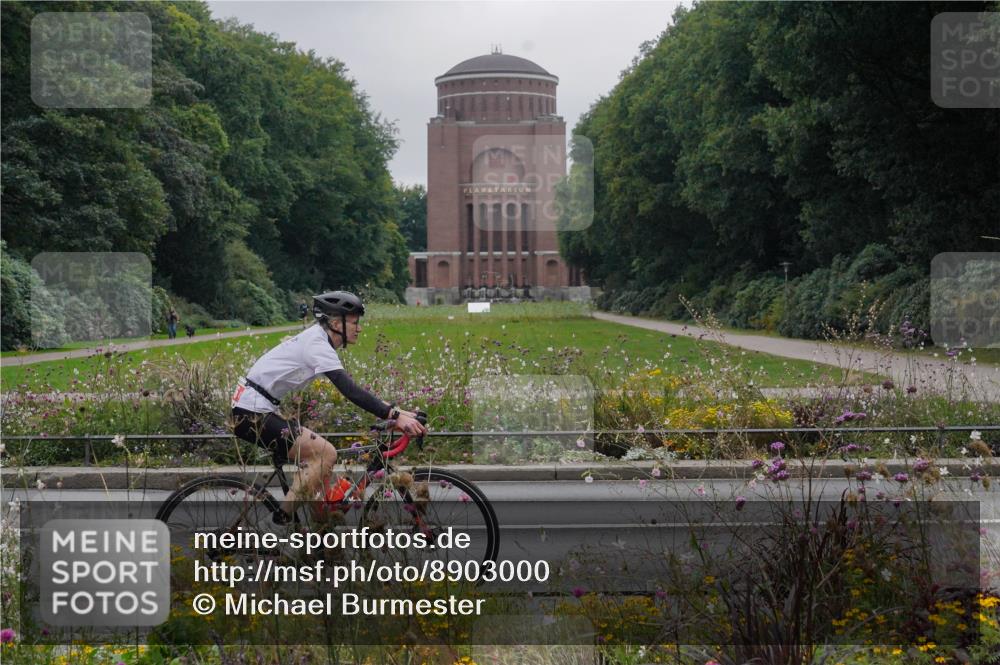 14.09.2025 - Stadtparktriathlon Michael Burmester http://msf.ph/oto/8903000 14.09.2025 10:05:07 Radfahren 527, 536 meine-sportfotos.de