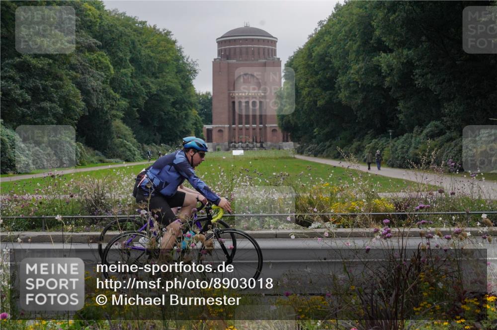 14.09.2025 - Stadtparktriathlon Michael Burmester http://msf.ph/oto/8903018 14.09.2025 10:05:44 Radfahren 610, 617 meine-sportfotos.de