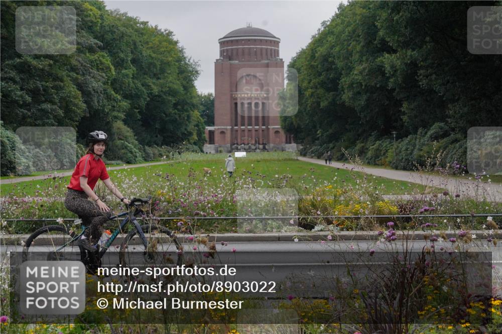 14.09.2025 - Stadtparktriathlon Michael Burmester http://msf.ph/oto/8903022 14.09.2025 10:06:13 Radfahren 519, 590, 600, 601 meine-sportfotos.de