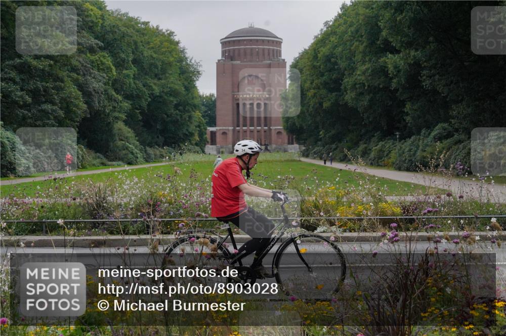 14.09.2025 - Stadtparktriathlon Michael Burmester http://msf.ph/oto/8903028 14.09.2025 10:06:16 Radfahren 519, 590, 600, 601, 602 meine-sportfotos.de