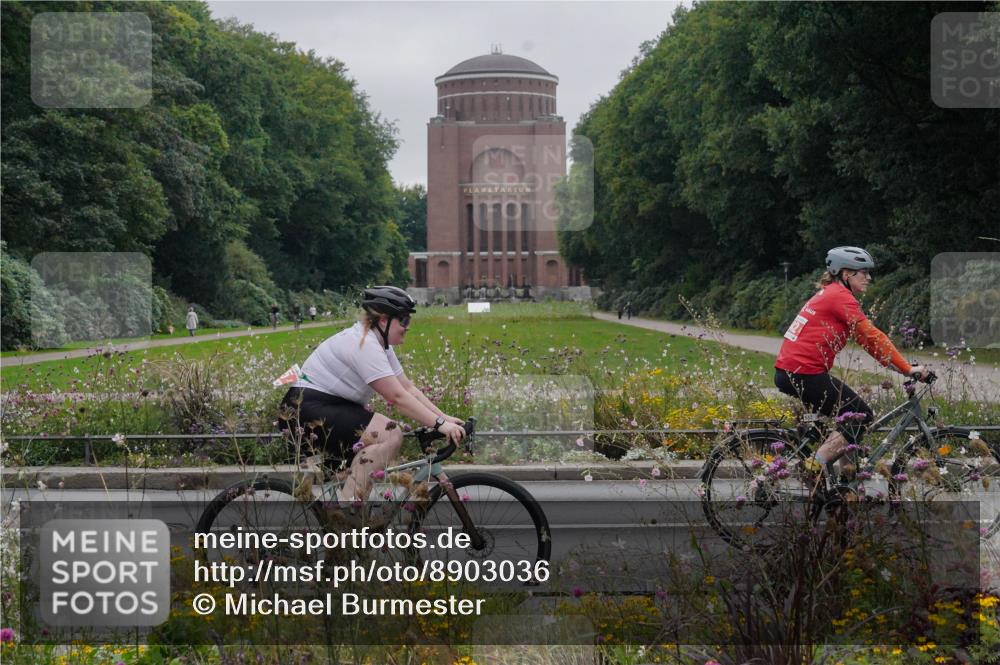 14.09.2025 - Stadtparktriathlon Michael Burmester http://msf.ph/oto/8903036 14.09.2025 10:06:41 Radfahren 535, 542, 570, 588 meine-sportfotos.de