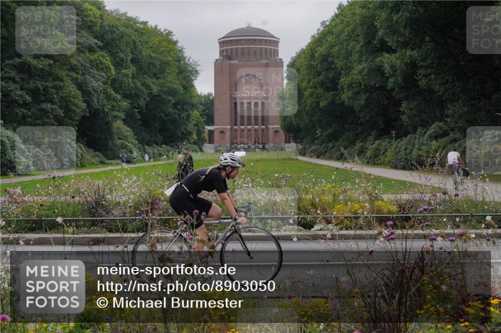 14.09.2025 - Stadtparktriathlon Michael Burmester http://msf.ph/oto/8903050 14.09.2025 10:07:30 Radfahren 524, 537, 541, 545, 548 meine-sportfotos.de