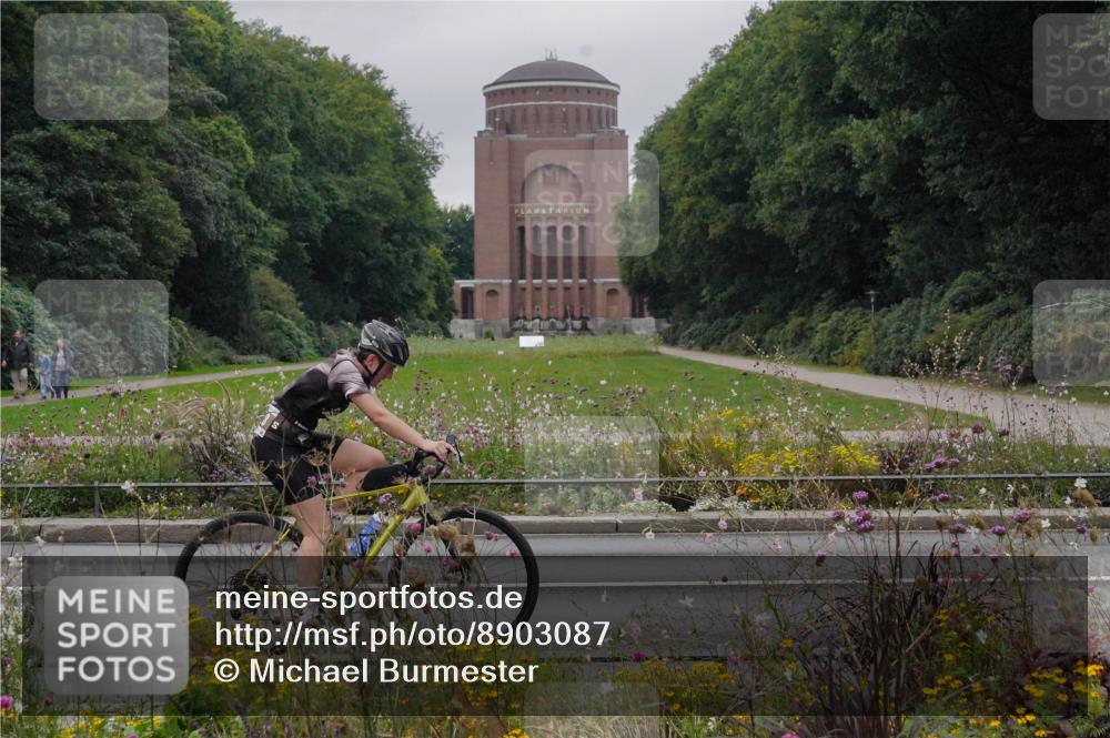 14.09.2025 - Stadtparktriathlon Michael Burmester http://msf.ph/oto/8903087 14.09.2025 10:09:15 Radfahren 518, 595, 597, 616 meine-sportfotos.de