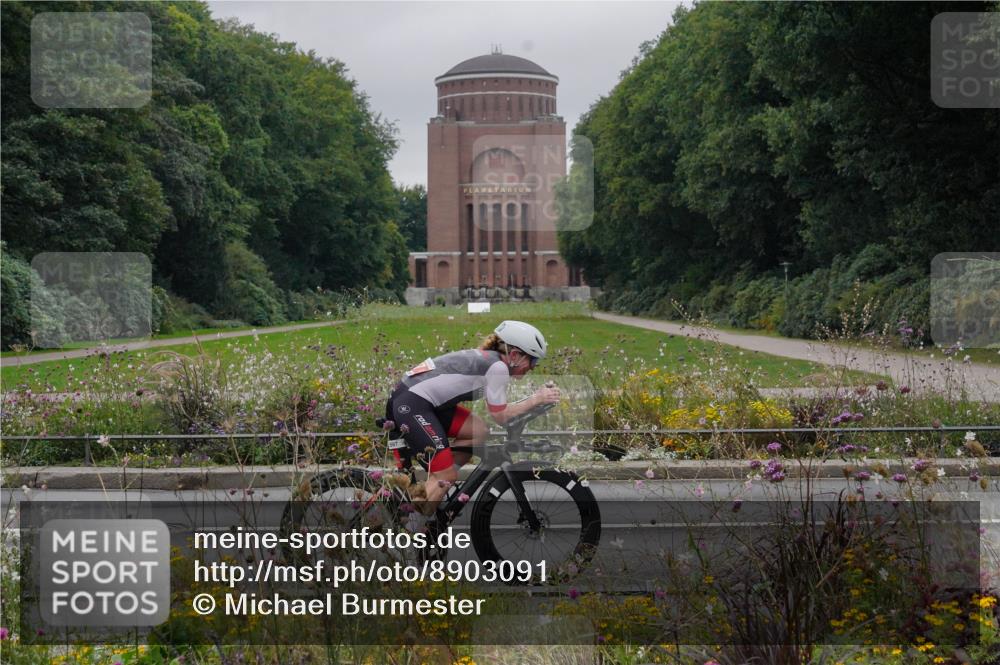 14.09.2025 - Stadtparktriathlon Michael Burmester http://msf.ph/oto/8903091 14.09.2025 10:09:22 Radfahren 555, 573, 595, 597, 606 meine-sportfotos.de
