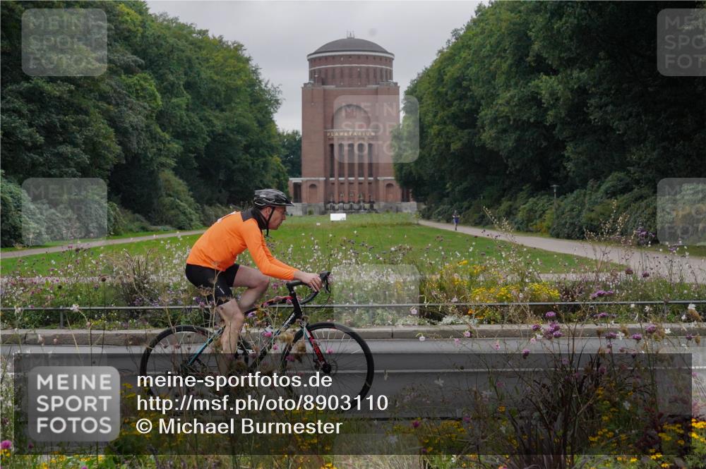14.09.2025 - Stadtparktriathlon Michael Burmester http://msf.ph/oto/8903110 14.09.2025 10:09:56 Radfahren 523, 581, 609, 615 meine-sportfotos.de