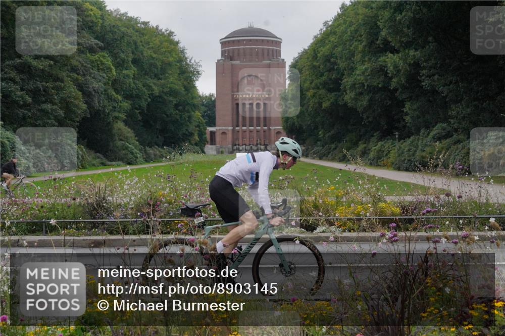 14.09.2025 - Stadtparktriathlon Michael Burmester http://msf.ph/oto/8903145 14.09.2025 10:12:33 Radfahren 563 meine-sportfotos.de