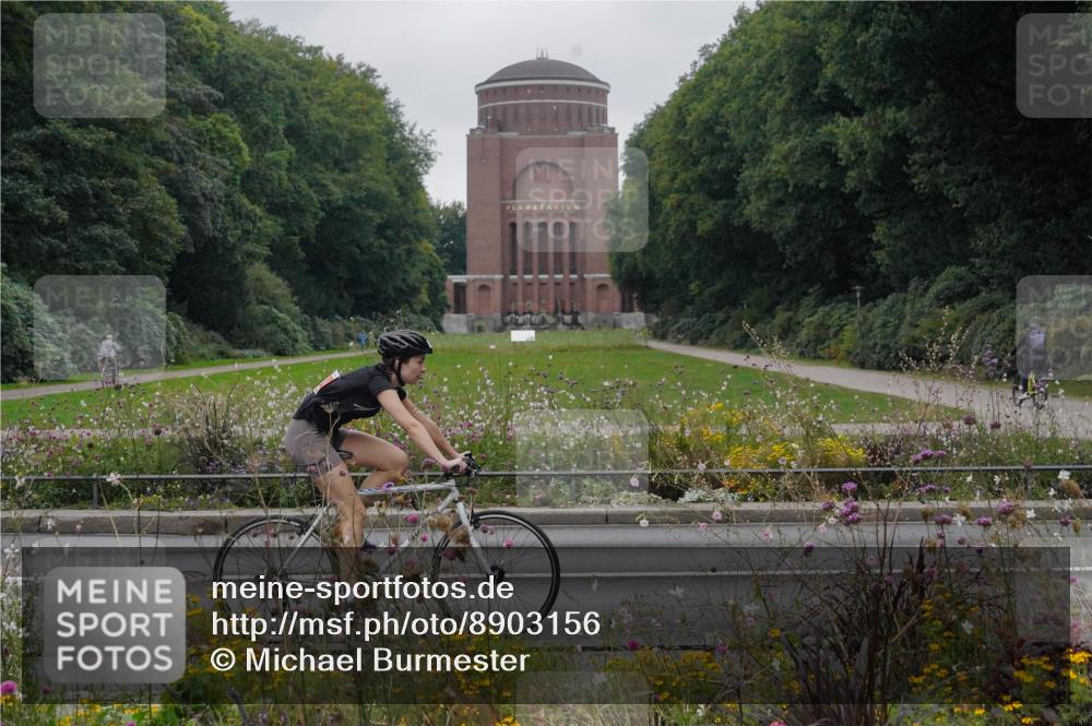 14.09.2025 - Stadtparktriathlon Michael Burmester http://msf.ph/oto/8903156 14.09.2025 10:13:30 Radfahren 521, 526, 527, 546 meine-sportfotos.de