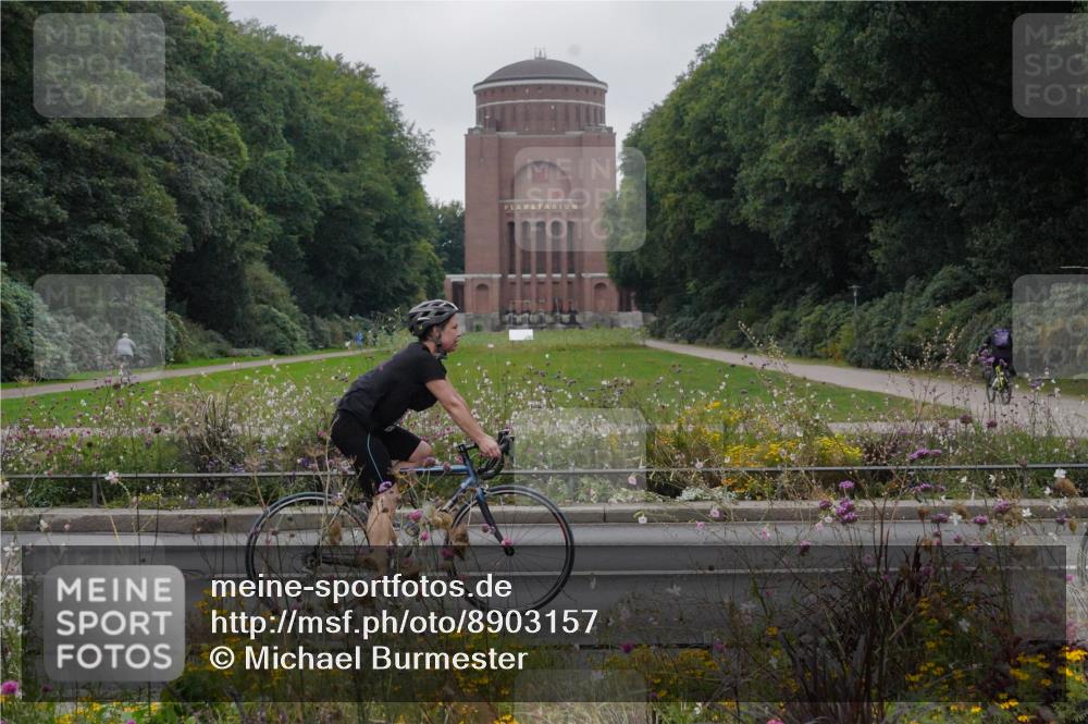 14.09.2025 - Stadtparktriathlon Michael Burmester http://msf.ph/oto/8903157 14.09.2025 10:13:31 Radfahren 521, 526, 527, 546 meine-sportfotos.de
