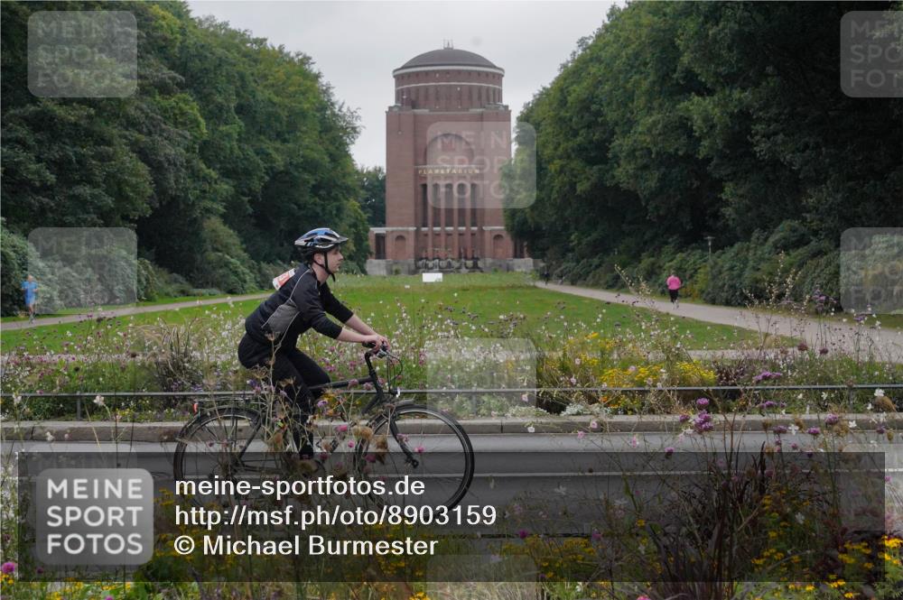 14.09.2025 - Stadtparktriathlon Michael Burmester http://msf.ph/oto/8903159 14.09.2025 10:13:59 Radfahren 548, 553 meine-sportfotos.de
