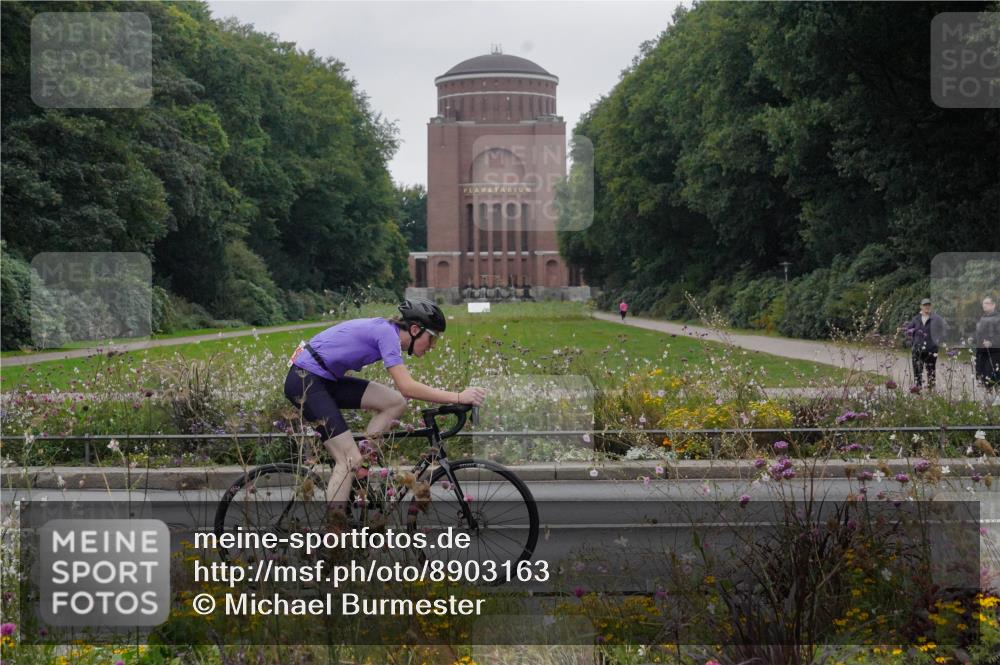 14.09.2025 - Stadtparktriathlon Michael Burmester http://msf.ph/oto/8903163 14.09.2025 10:14:21 Radfahren 511, 524, 557, 570 meine-sportfotos.de