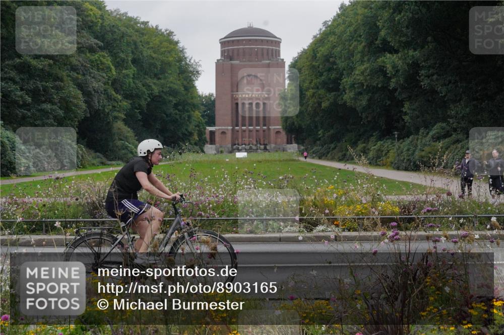 14.09.2025 - Stadtparktriathlon Michael Burmester http://msf.ph/oto/8903165 14.09.2025 10:14:29 Radfahren 511, 517, 590 meine-sportfotos.de