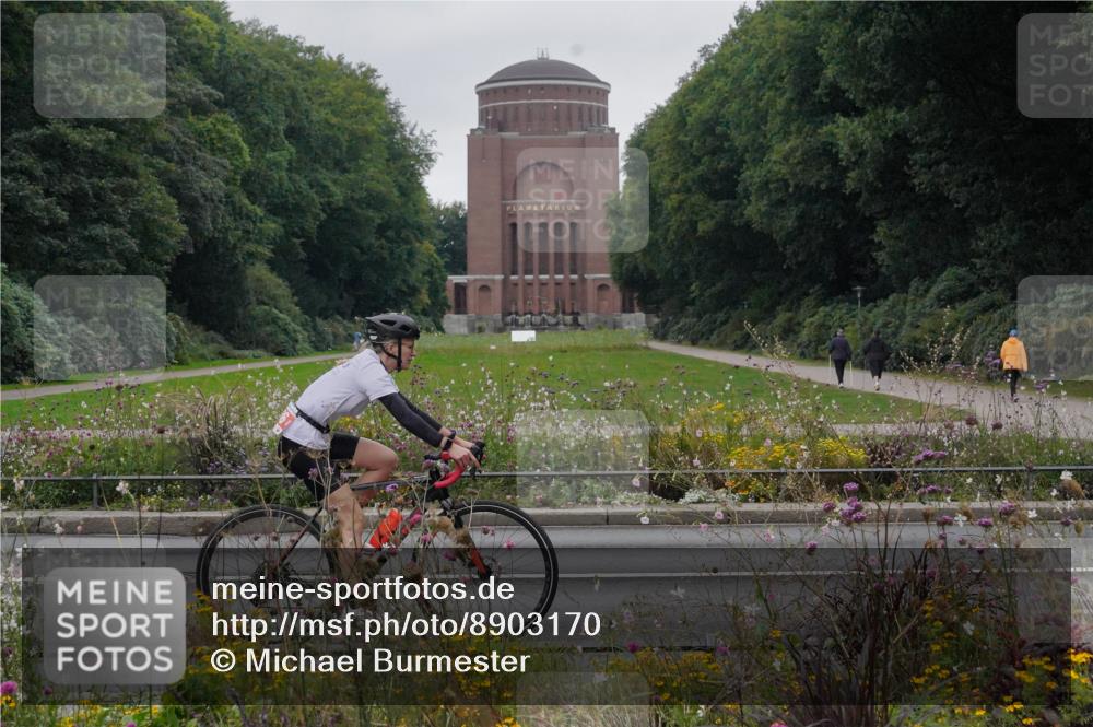 14.09.2025 - Stadtparktriathlon Michael Burmester http://msf.ph/oto/8903170 14.09.2025 10:14:57 Radfahren 536, 582, 584, 717 meine-sportfotos.de