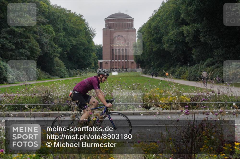14.09.2025 - Stadtparktriathlon Michael Burmester http://msf.ph/oto/8903180 14.09.2025 10:15:33 Radfahren 519, 556, 591, 706 meine-sportfotos.de