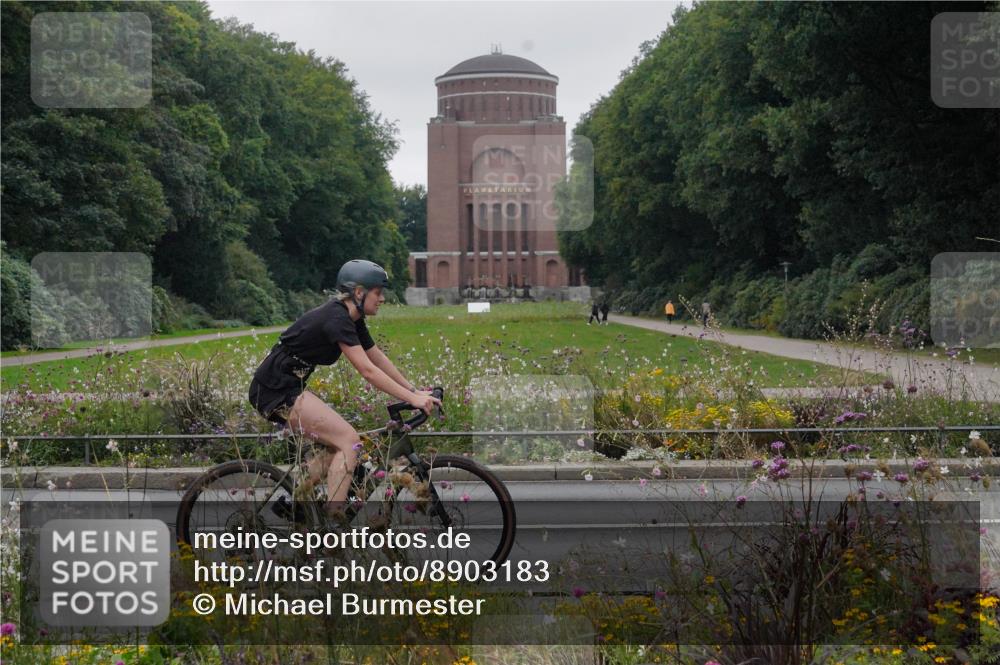 14.09.2025 - Stadtparktriathlon Michael Burmester http://msf.ph/oto/8903183 14.09.2025 10:15:43 Radfahren 519, 545, 608 meine-sportfotos.de