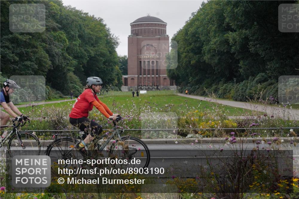 14.09.2025 - Stadtparktriathlon Michael Burmester http://msf.ph/oto/8903190 14.09.2025 10:16:20 Radfahren 542, 580, 587, 598, 642 meine-sportfotos.de