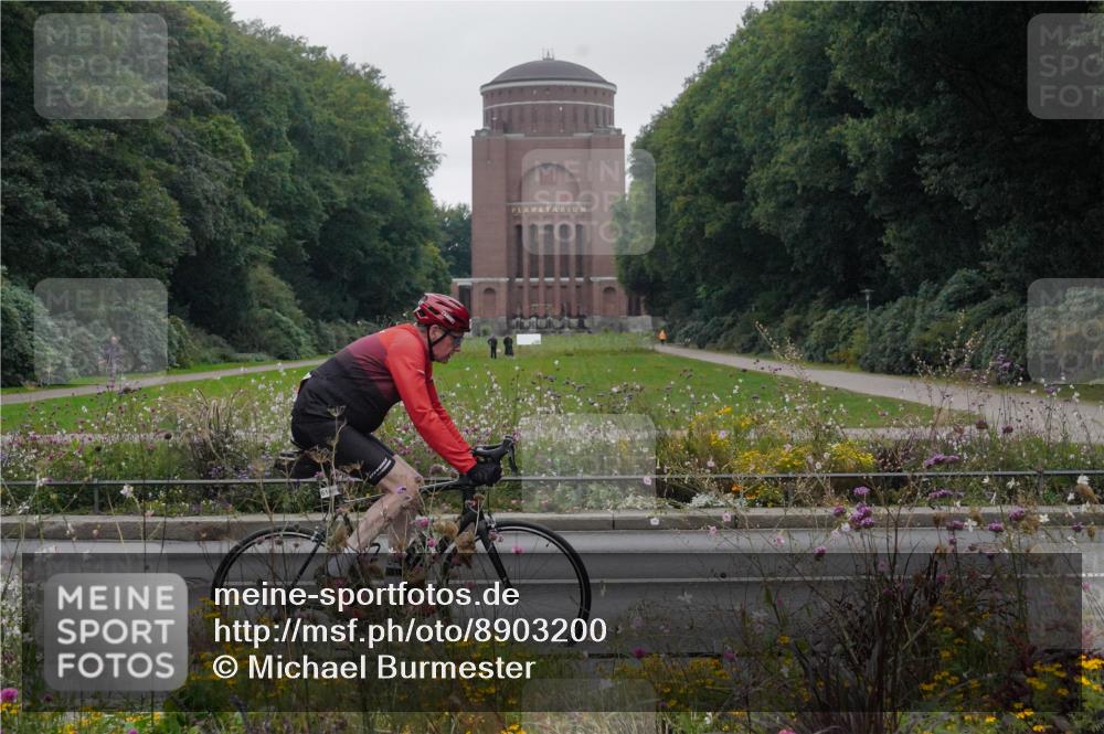 14.09.2025 - Stadtparktriathlon Michael Burmester http://msf.ph/oto/8903200 14.09.2025 10:16:43 Radfahren 550, 585, 588, 614, 615, 629 meine-sportfotos.de