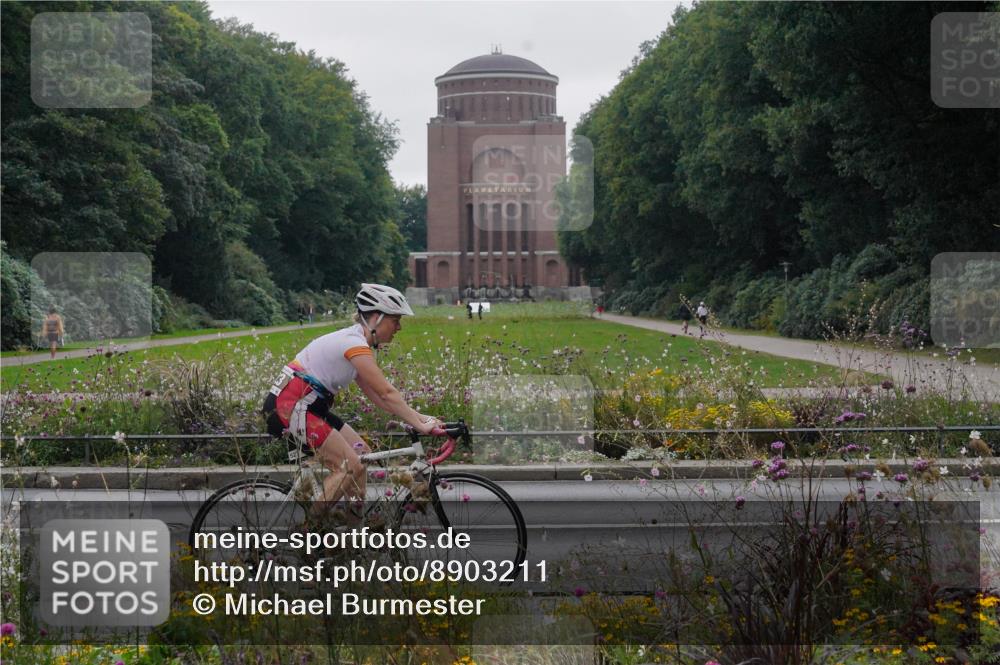 14.09.2025 - Stadtparktriathlon Michael Burmester http://msf.ph/oto/8903211 14.09.2025 10:17:57 Radfahren 523, 606, 676 meine-sportfotos.de