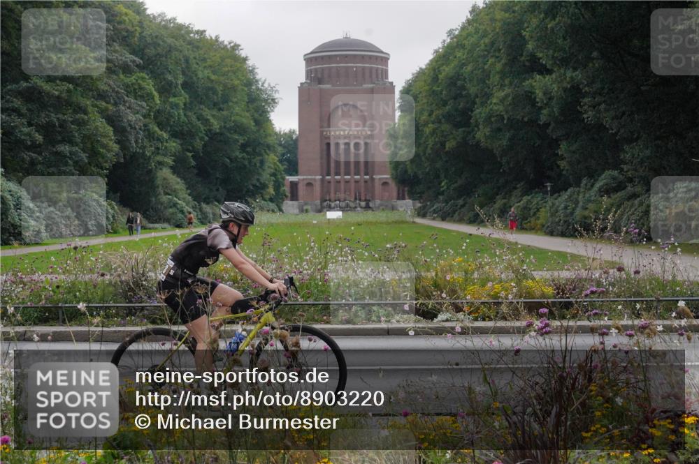 14.09.2025 - Stadtparktriathlon Michael Burmester http://msf.ph/oto/8903220 14.09.2025 10:18:34 Radfahren 512, 518, 544, 561, 609 meine-sportfotos.de