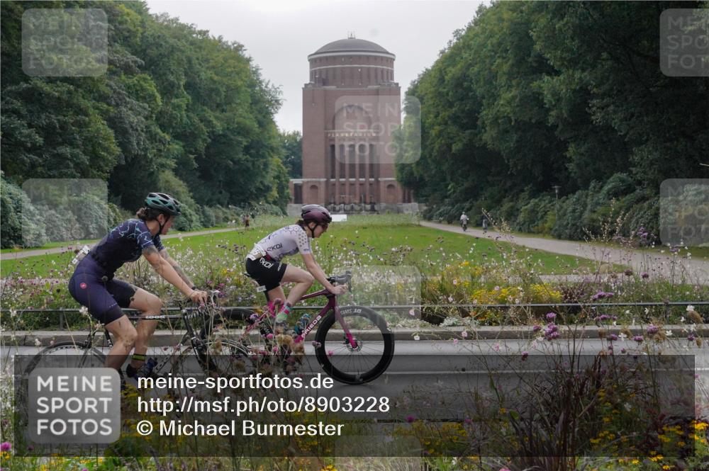 14.09.2025 - Stadtparktriathlon Michael Burmester http://msf.ph/oto/8903228 14.09.2025 10:19:10 Radfahren 530, 581, 651, 665, 693, 695 meine-sportfotos.de
