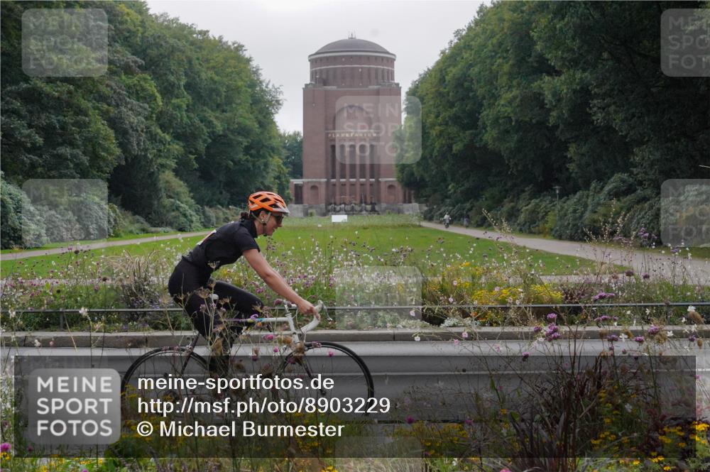 14.09.2025 - Stadtparktriathlon Michael Burmester http://msf.ph/oto/8903229 14.09.2025 10:19:14 Radfahren 530, 581, 651, 665, 693, 695 meine-sportfotos.de