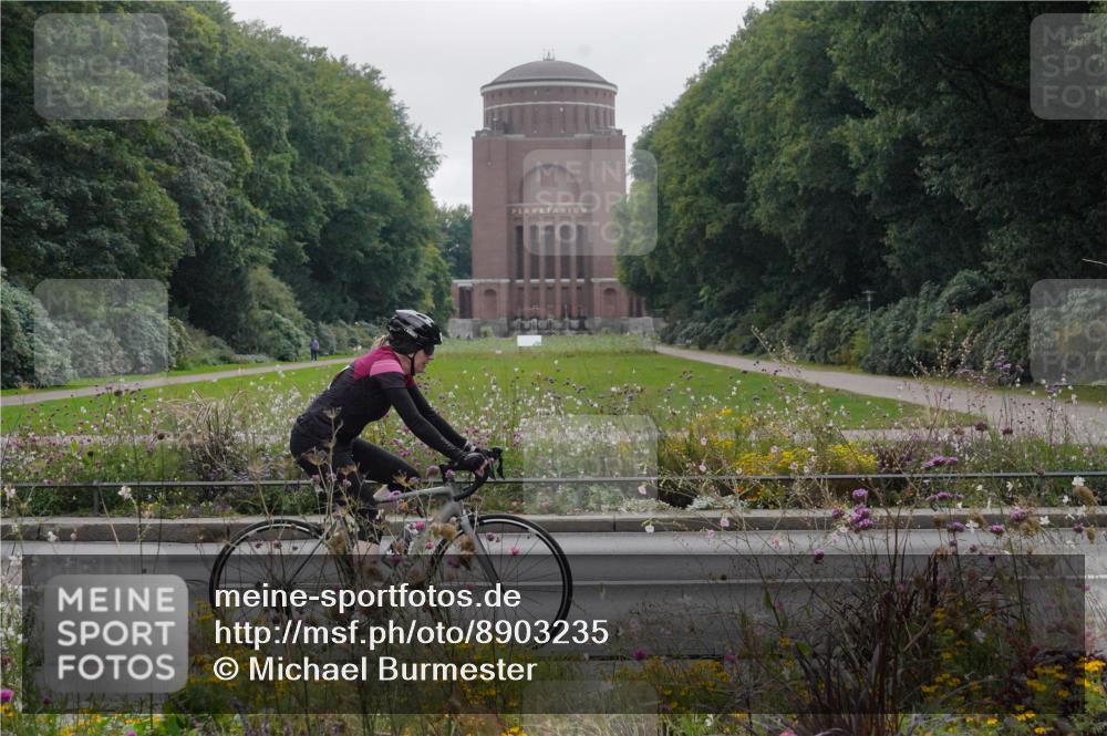 14.09.2025 - Stadtparktriathlon Michael Burmester http://msf.ph/oto/8903235 14.09.2025 10:19:39 Radfahren 529, 641 meine-sportfotos.de