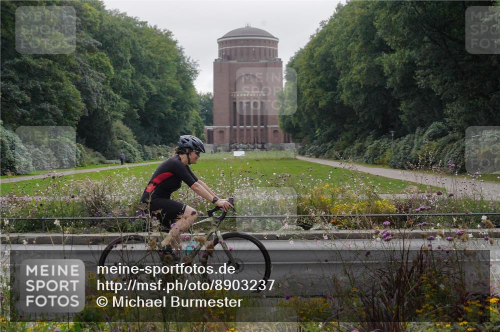 14.09.2025 - Stadtparktriathlon Michael Burmester http://msf.ph/oto/8903237 14.09.2025 10:19:54 Radfahren 534, 563, 633 meine-sportfotos.de