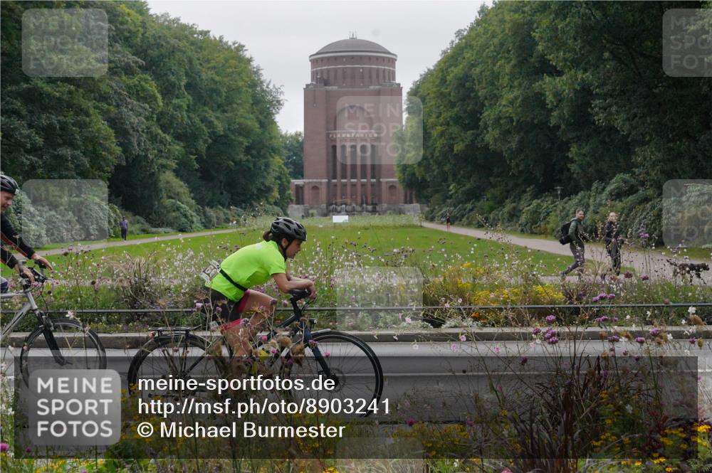 14.09.2025 - Stadtparktriathlon Michael Burmester http://msf.ph/oto/8903241 14.09.2025 10:20:09 Radfahren 539, 592, 611, 632, 661, 677, 687 meine-sportfotos.de