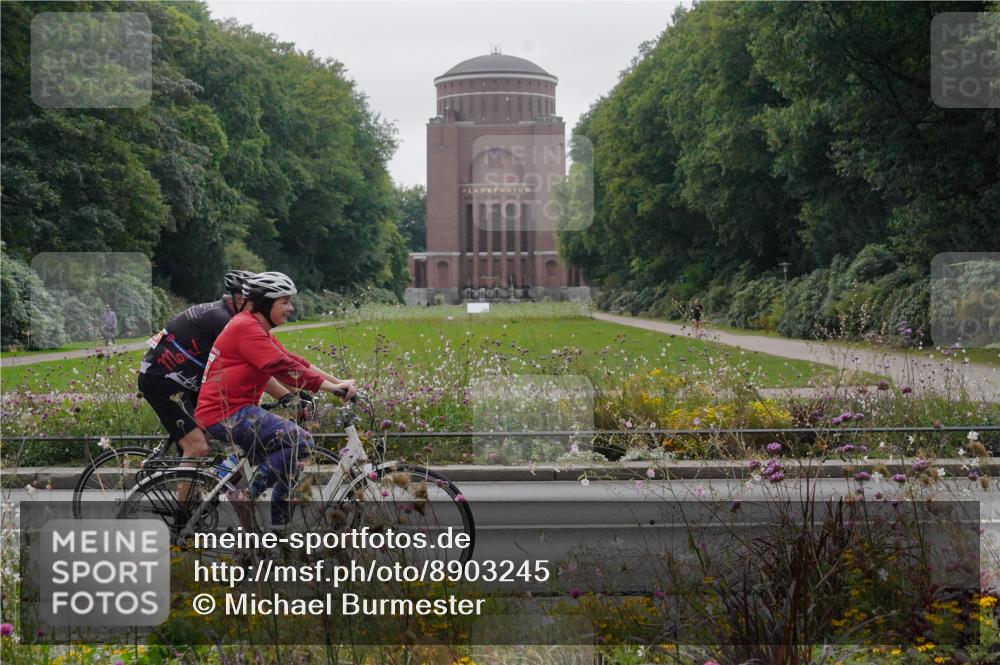 14.09.2025 - Stadtparktriathlon Michael Burmester http://msf.ph/oto/8903245 14.09.2025 10:20:21 Radfahren 565, 599 meine-sportfotos.de