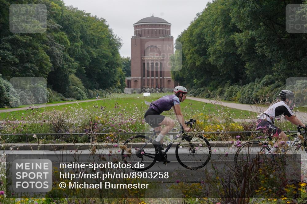 14.09.2025 - Stadtparktriathlon Michael Burmester http://msf.ph/oto/8903258 14.09.2025 10:21:00 Radfahren 515, 533, 596, 619, 637, 694, 720 meine-sportfotos.de