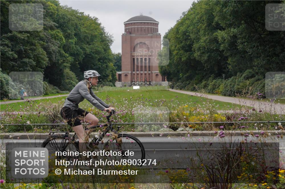 14.09.2025 - Stadtparktriathlon Michael Burmester http://msf.ph/oto/8903274 14.09.2025 10:21:54 Radfahren 586, 639, 697, 699, 712, 714 meine-sportfotos.de