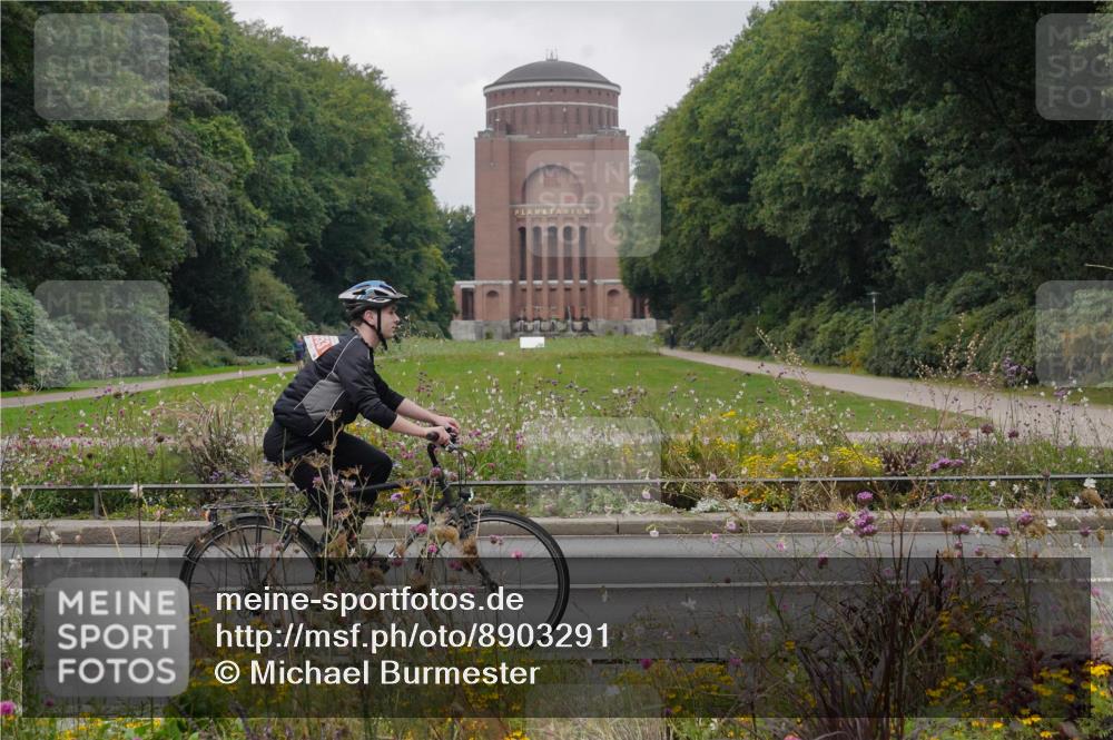 14.09.2025 - Stadtparktriathlon Michael Burmester http://msf.ph/oto/8903291 14.09.2025 10:22:44 Radfahren 526, 541, 553, 568, 584, 646 meine-sportfotos.de