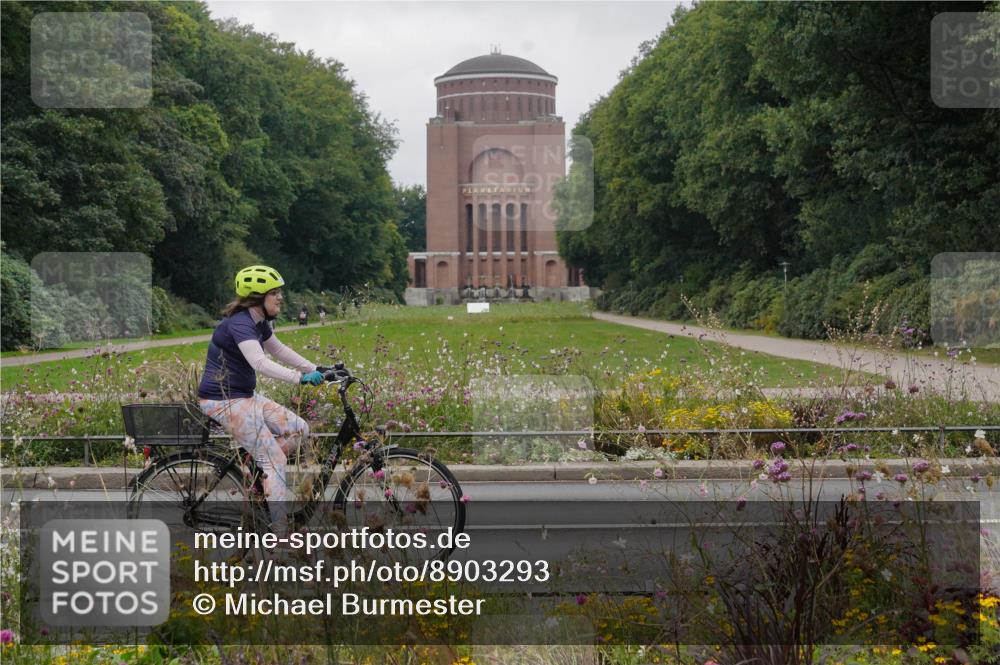 14.09.2025 - Stadtparktriathlon Michael Burmester http://msf.ph/oto/8903293 14.09.2025 10:22:48 Radfahren 553, 568, 584, 591, 646, 716 meine-sportfotos.de
