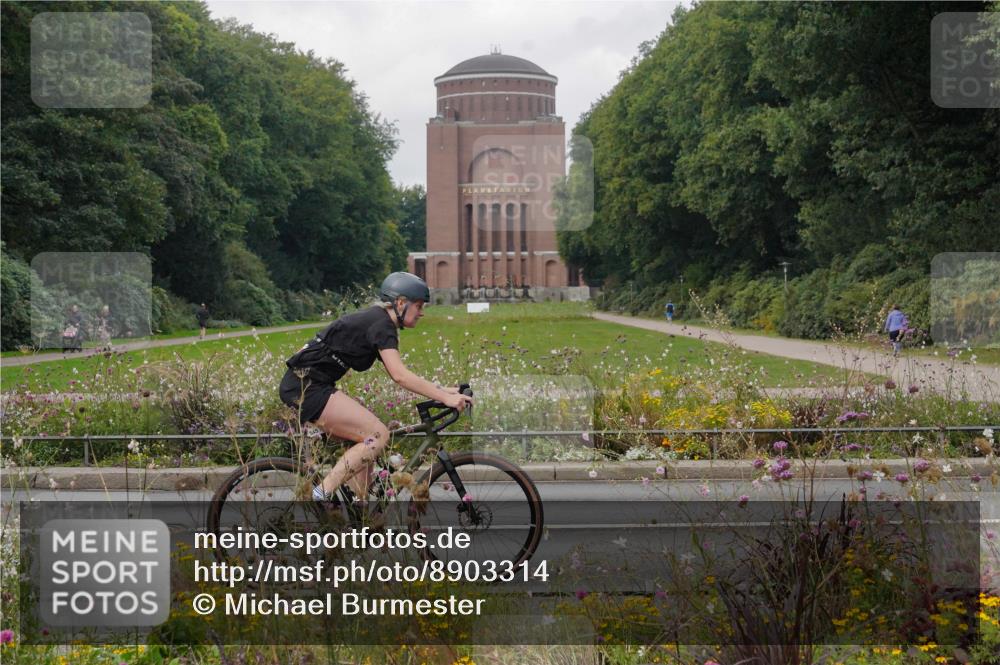 14.09.2025 - Stadtparktriathlon Michael Burmester http://msf.ph/oto/8903314 14.09.2025 10:23:41 Radfahren 545, 595, 608, 618, 621, 624, 698 meine-sportfotos.de