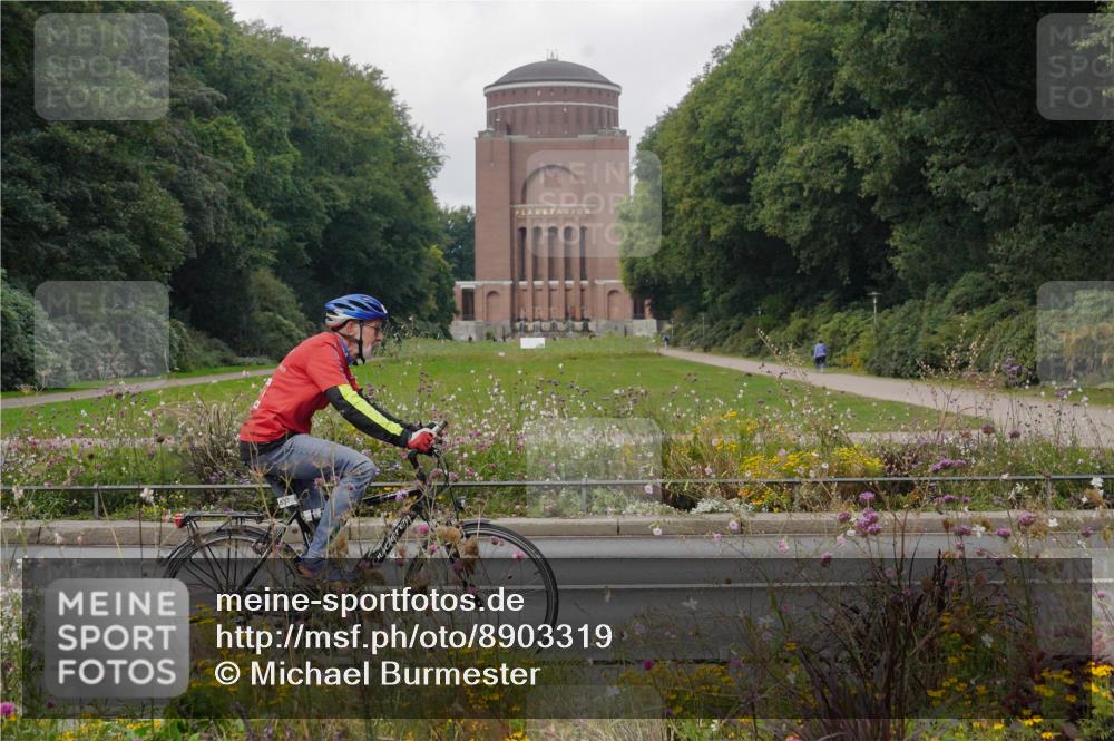 14.09.2025 - Stadtparktriathlon Michael Burmester http://msf.ph/oto/8903319 14.09.2025 10:24:03 Radfahren 557, 605 meine-sportfotos.de