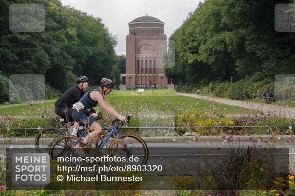 14.09.2025 - Stadtparktriathlon Michael Burmester http://msf.ph/oto/8903320 14.09.2025 10:24:24 Radfahren 550, 585, 614, 678 meine-sportfotos.de